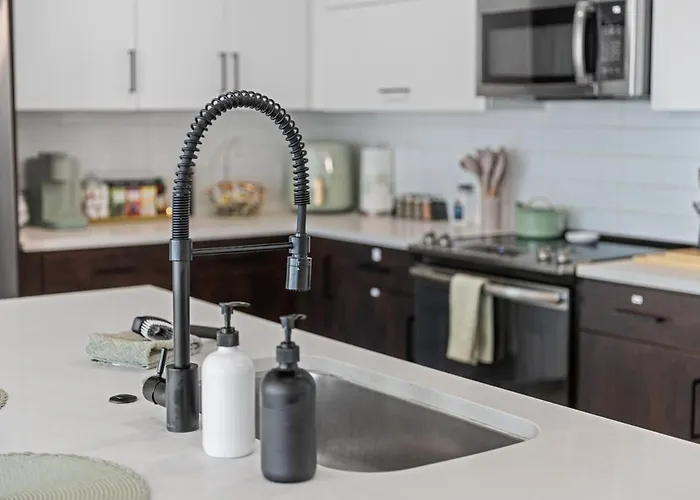 Escape To The Sage 2 Bedroom Town Apartment *