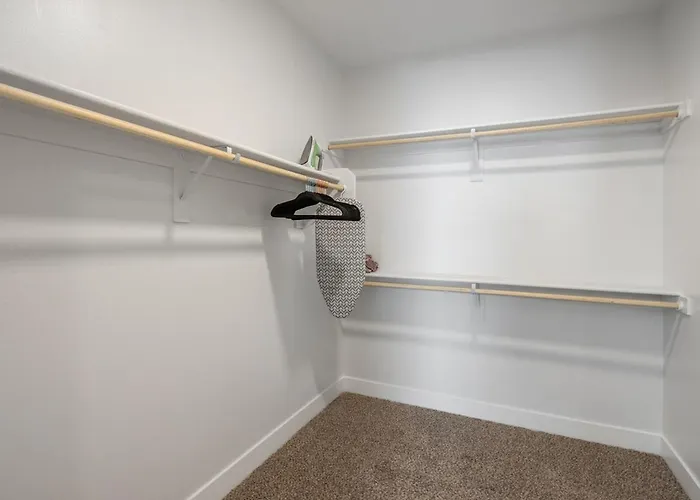 Escape To The Sage 2 Bedroom Town Apartment *
